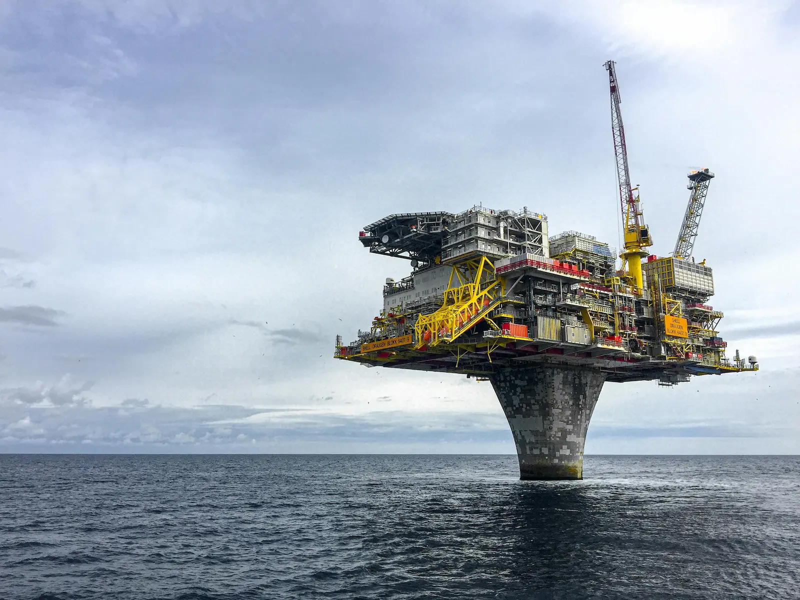 Când petrolul nu mai ajunge: lecția dură a Strâmtorii Hormuz