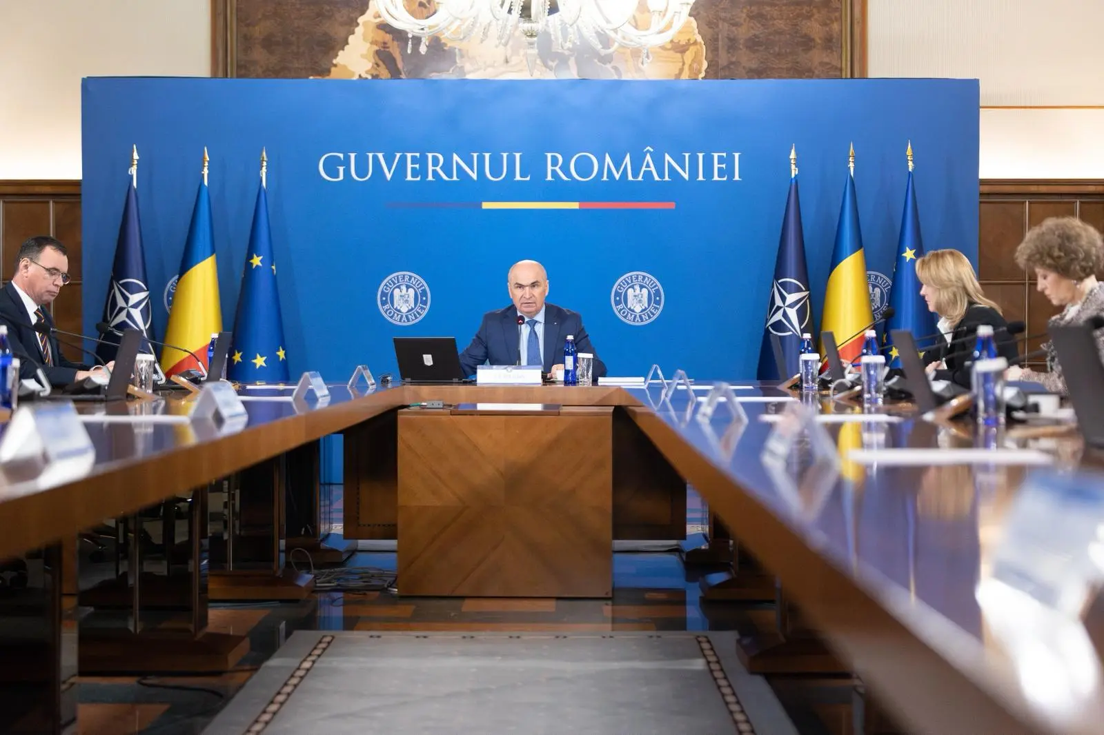 Criza politică continuă