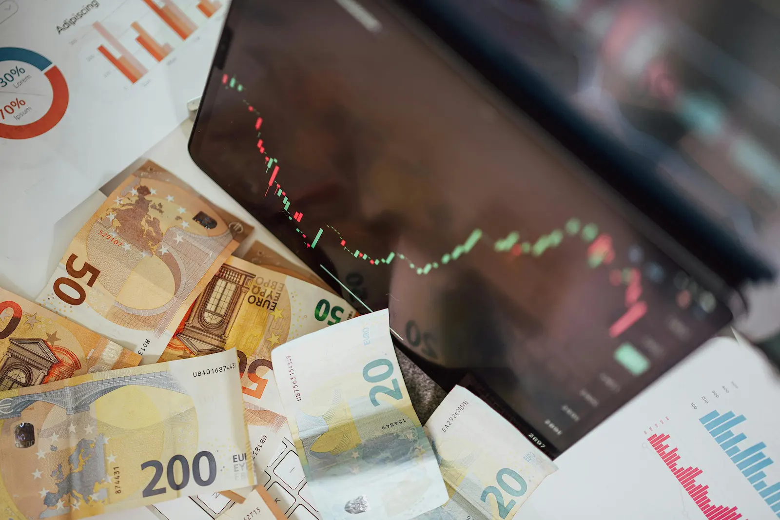 Europa în Furtuna Perfectă: Criză Energetică, Blocaj Fiscal și Sfârșitul Iluziilor